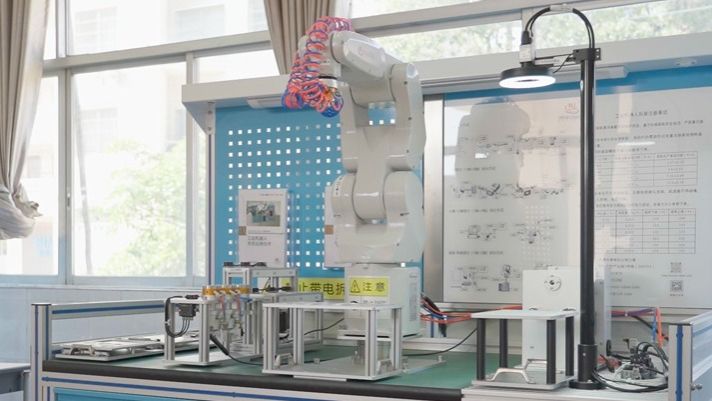 工業(yè)機(jī)器人技術(shù)專(zhuān)業(yè)|直通名企高薪，領(lǐng)航智能制造