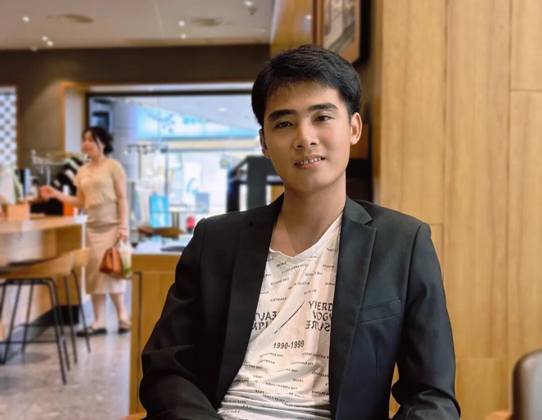 麥鐮麒 2017級應(yīng)用泰語班 麥鐮麒 2017級應(yīng)用泰語班