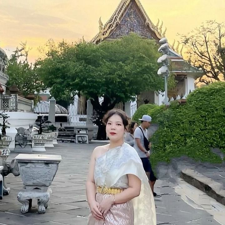 2018年，覃凱悅進(jìn)入英華就讀，最初選擇的是西班牙語(yǔ)專業(yè)。一...